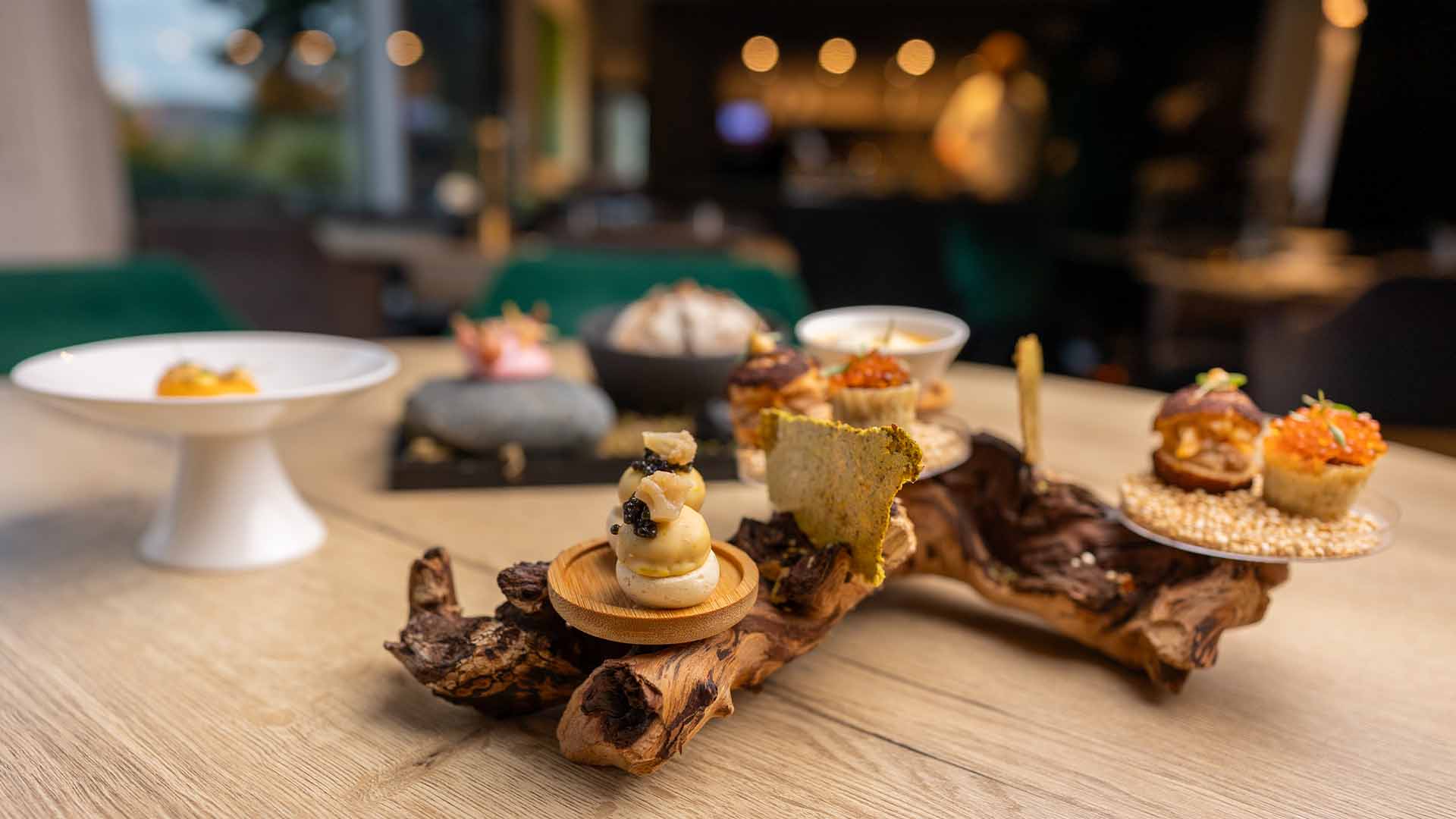 Amuse-Bouche-Variationen auf Holzbrett, Restaurant Harzfenster